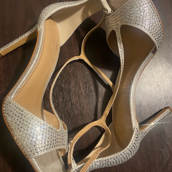 Inc brand - Silver shoes 4 inches great quality size 81/2 - Picture 4 of 4